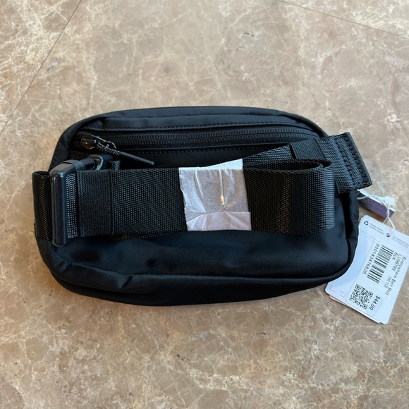 🖤Lululemon Everywhere Belt Bag-Black - Picture 4 of 5